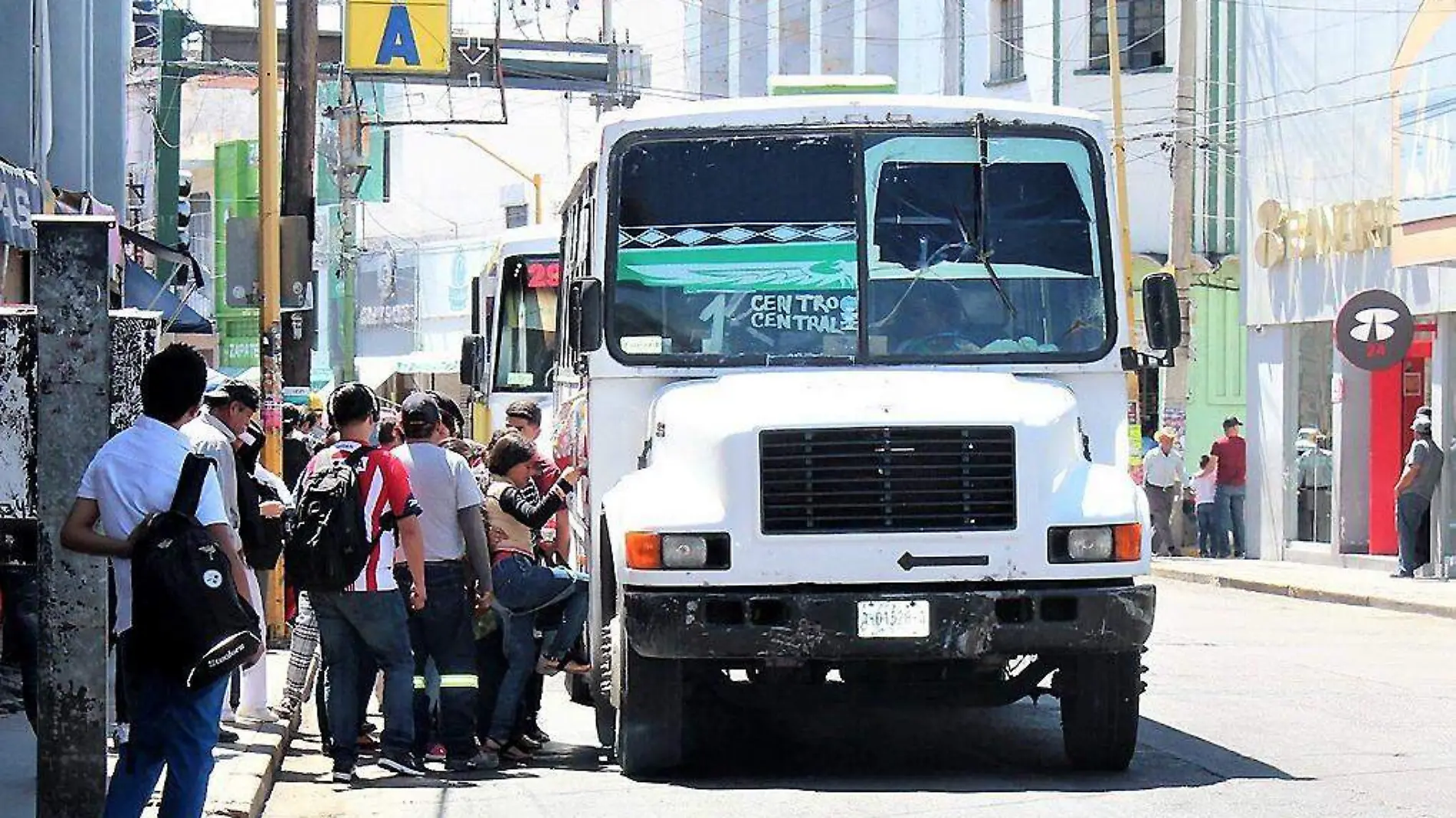 Pasajeros-TransportePúblico-Camiones-Paraderos