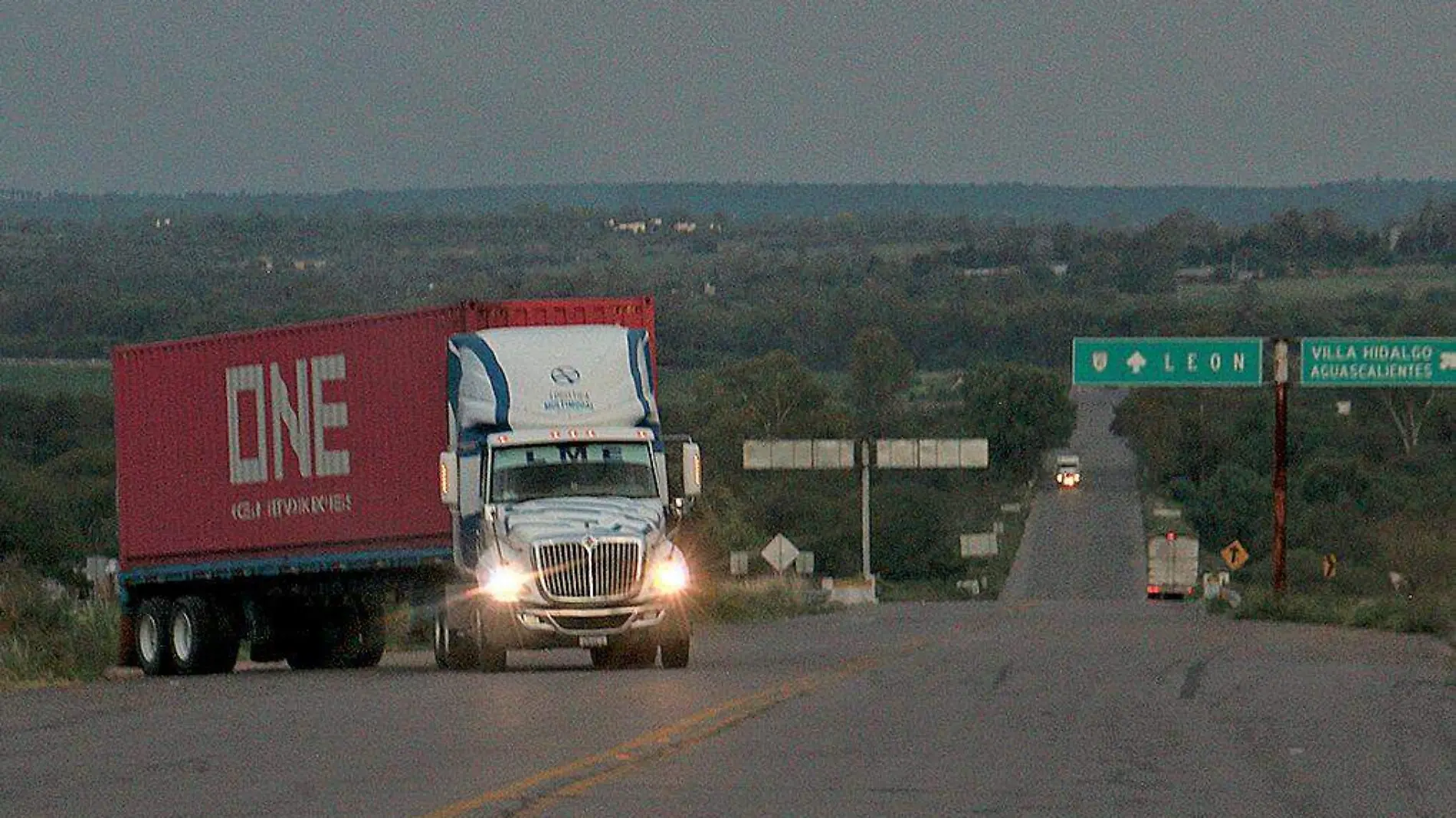 Carretera-Transportista-Trailer