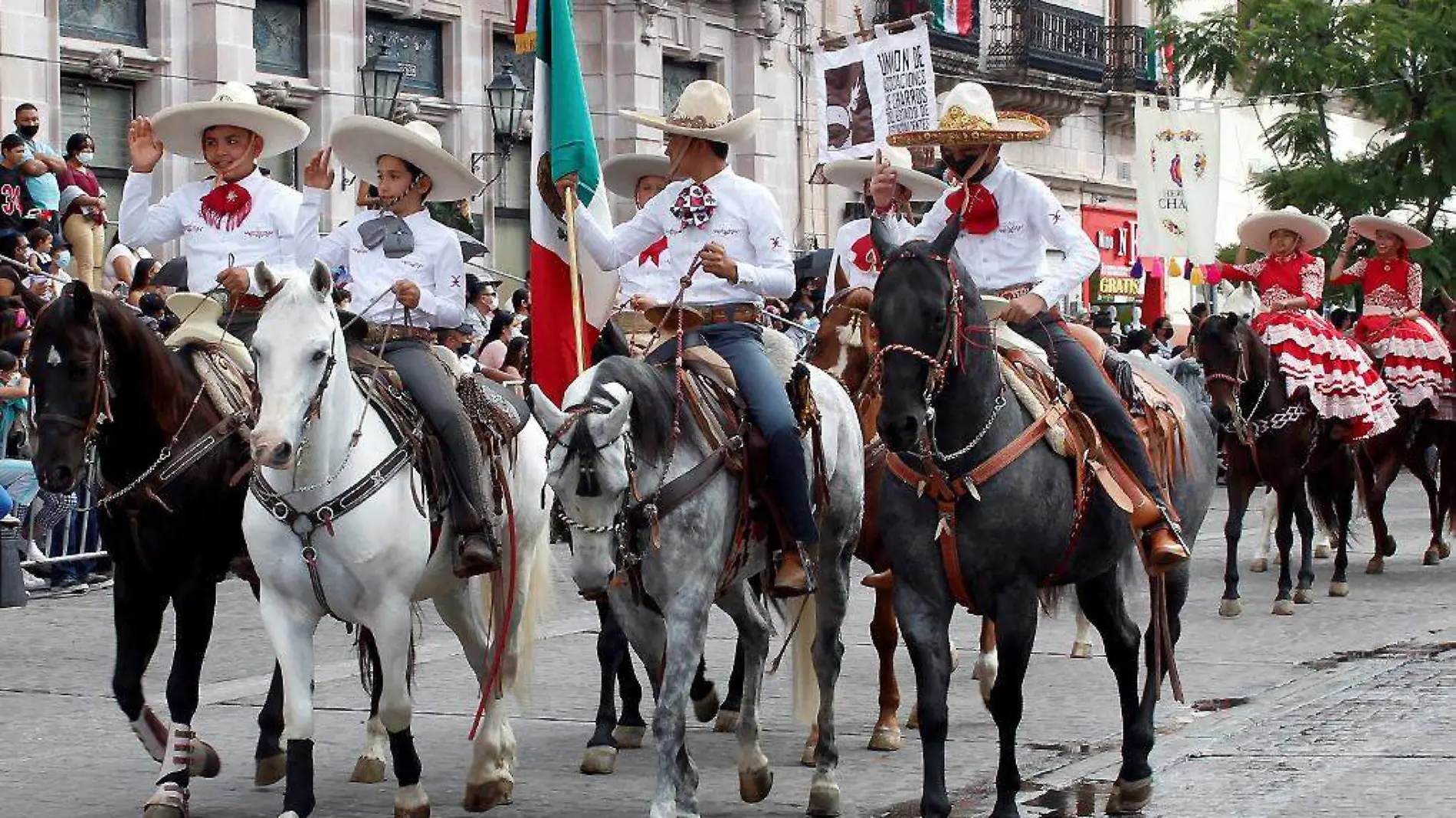 Niños-Charros-Caballos-Desfile