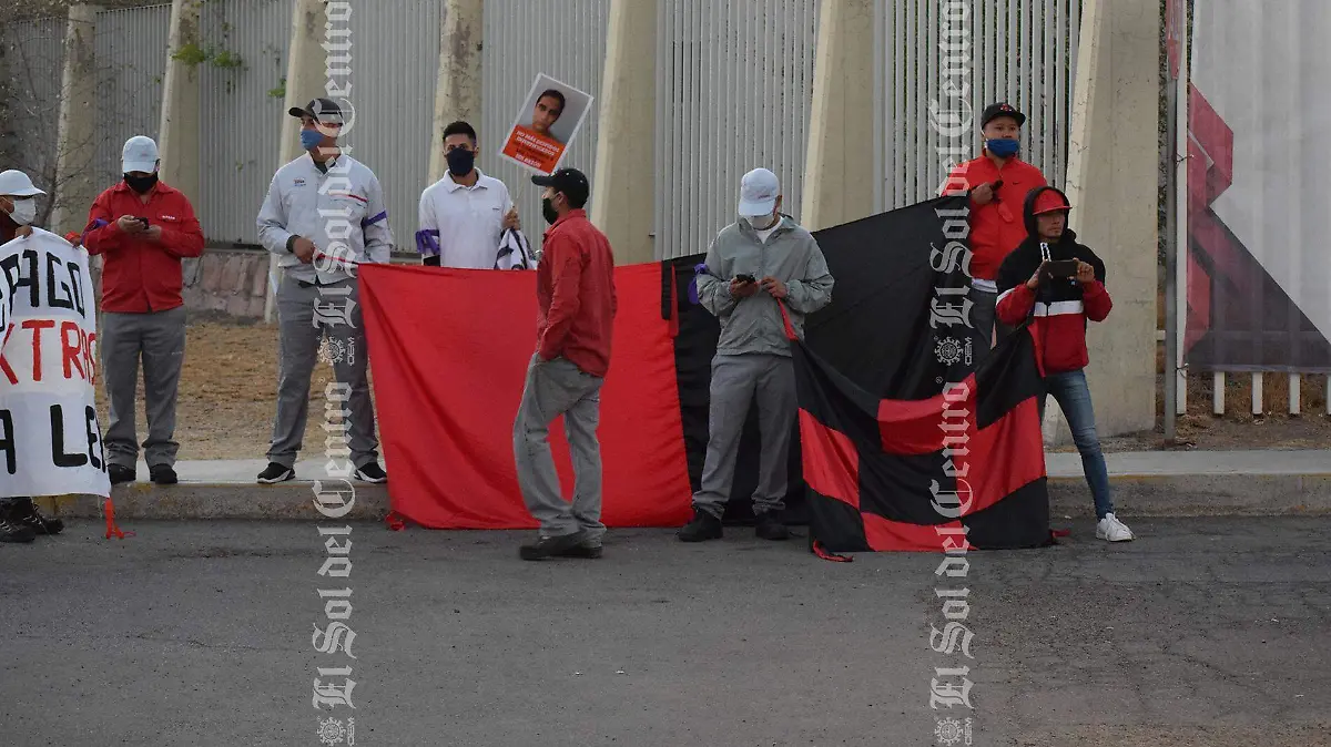 Protestan trabajadores Nissan 9