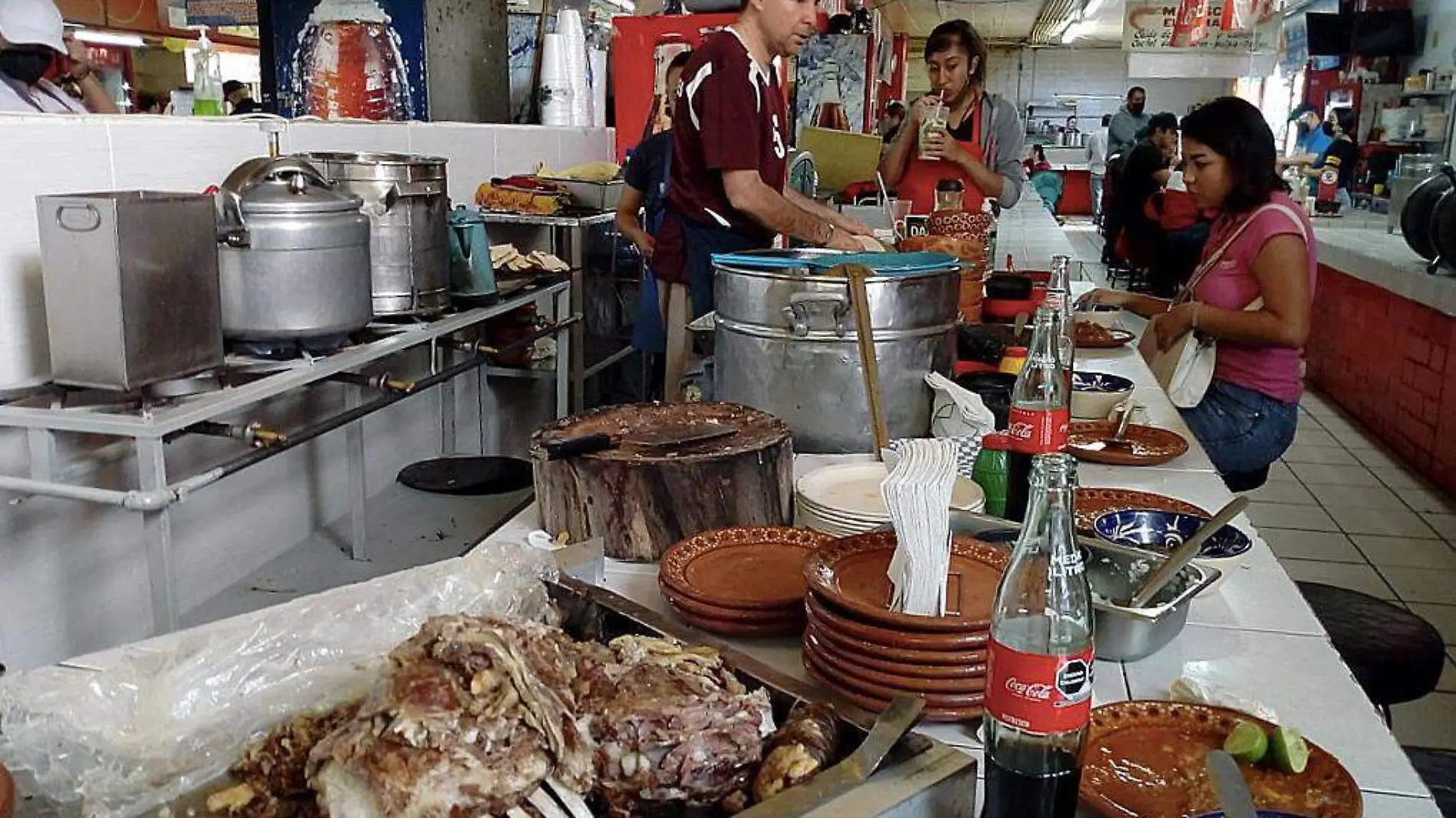 MercadoMorelos-Birria-Mercader-Comensal