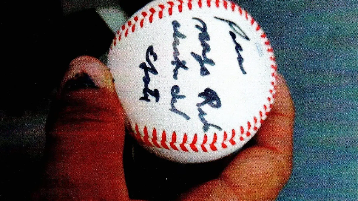 Pelota de béisbol para "Nayo" Ruvalcaba