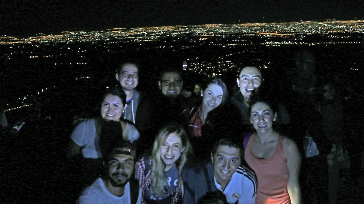 Ilumínale los pies al muerto 4