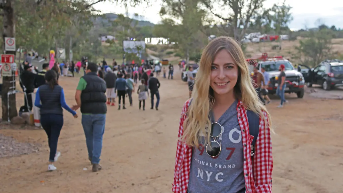 Ilumínale los pies al muerto 2