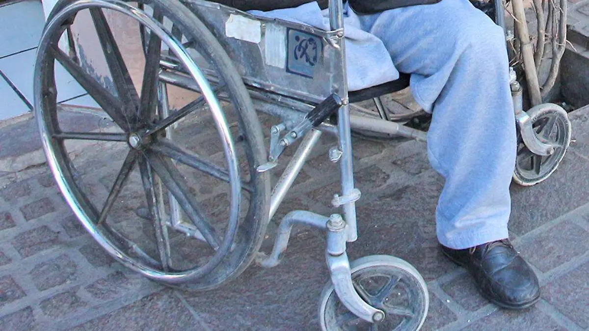 Persona en silla de ruedas 2