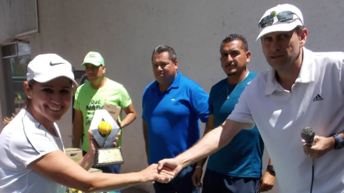 Tenista Femenil Campeona