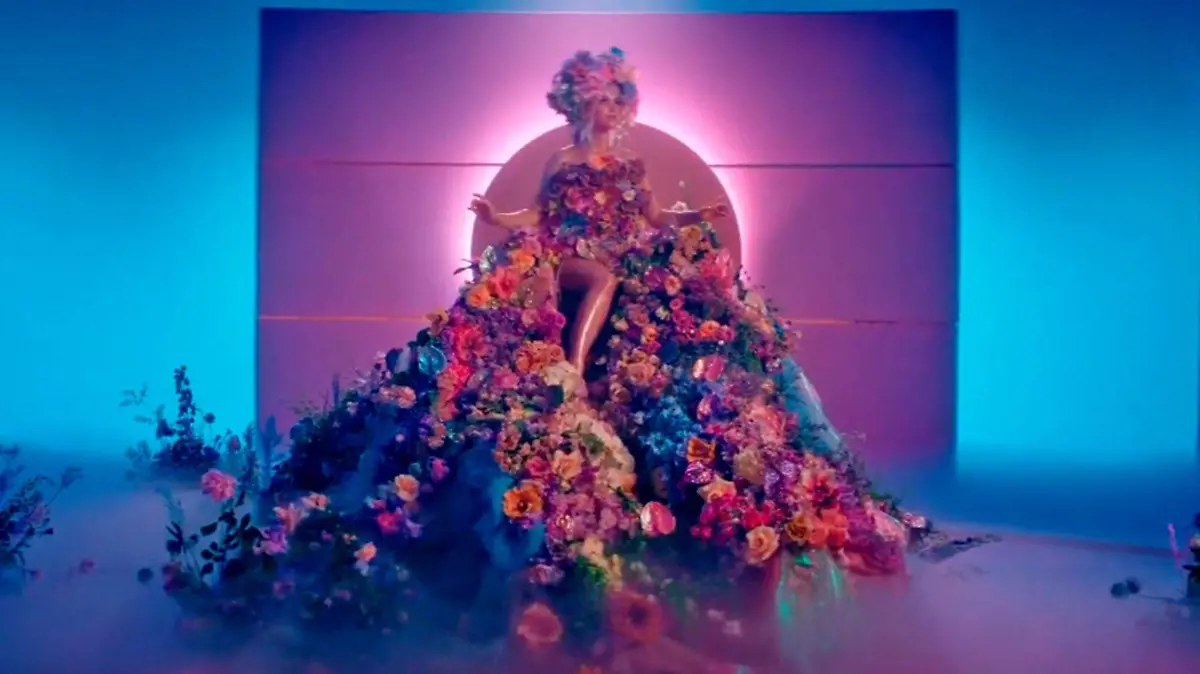 Katy Perry - Never Worn White