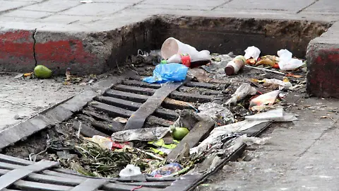 Basura tapa las cañerías - El Sol del Centro | Noticias Locales, Policiacas, sobre México, Aguascalientes y el Mundo
