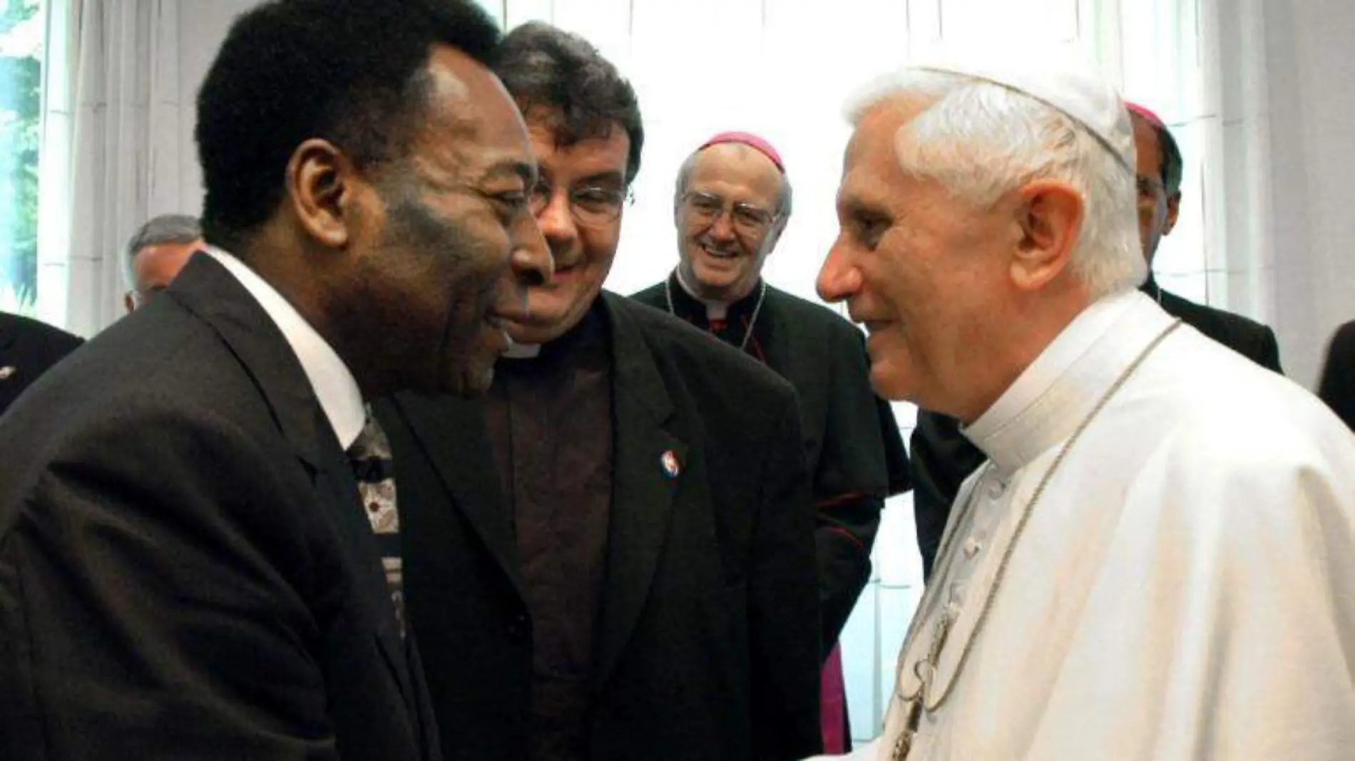 Pele-y-Benedicto-XVI-platicaron