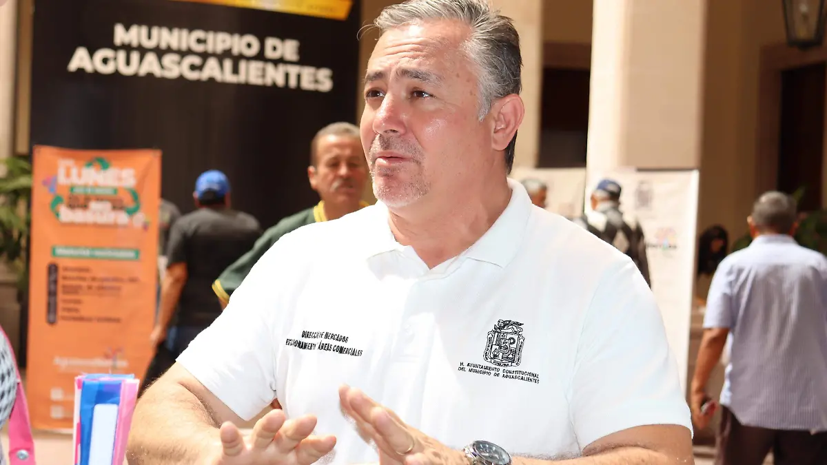 Israel Díaz García, director de Mercados, Estacionamientos y Áreas Comerciales del Municipio