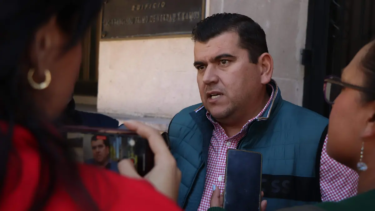 DIPUTADO ADÁN VALDIVIA