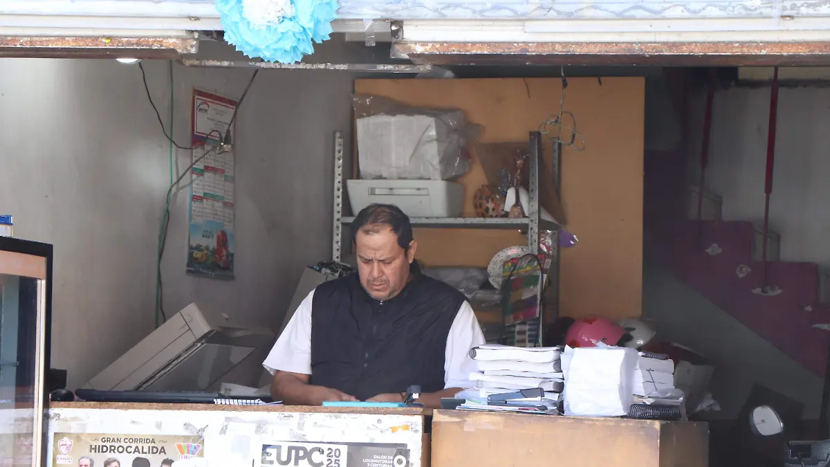 PERSONAS TRABAJANDO-EMPLEOS DIGNOS-JUSTOS