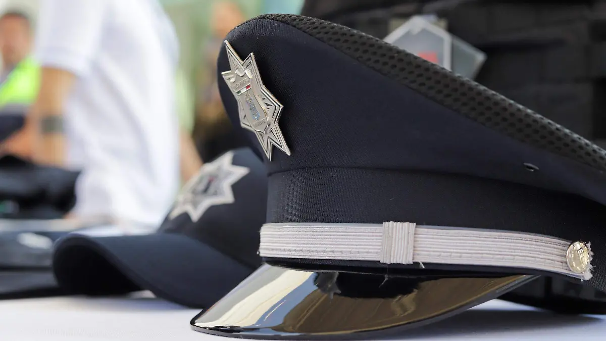 UNIFORMES-ENTREGA-POLICÍA