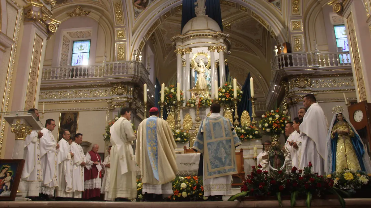 RELIGIOSO-SACERDOTE-IGLESIA-PARROQUIA