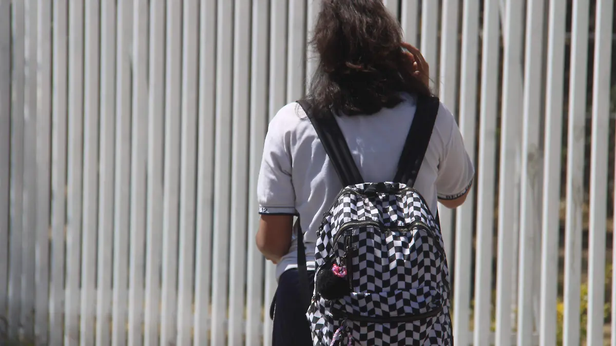 ESTUDIANTES-CELULARES-RESTRICCIONES