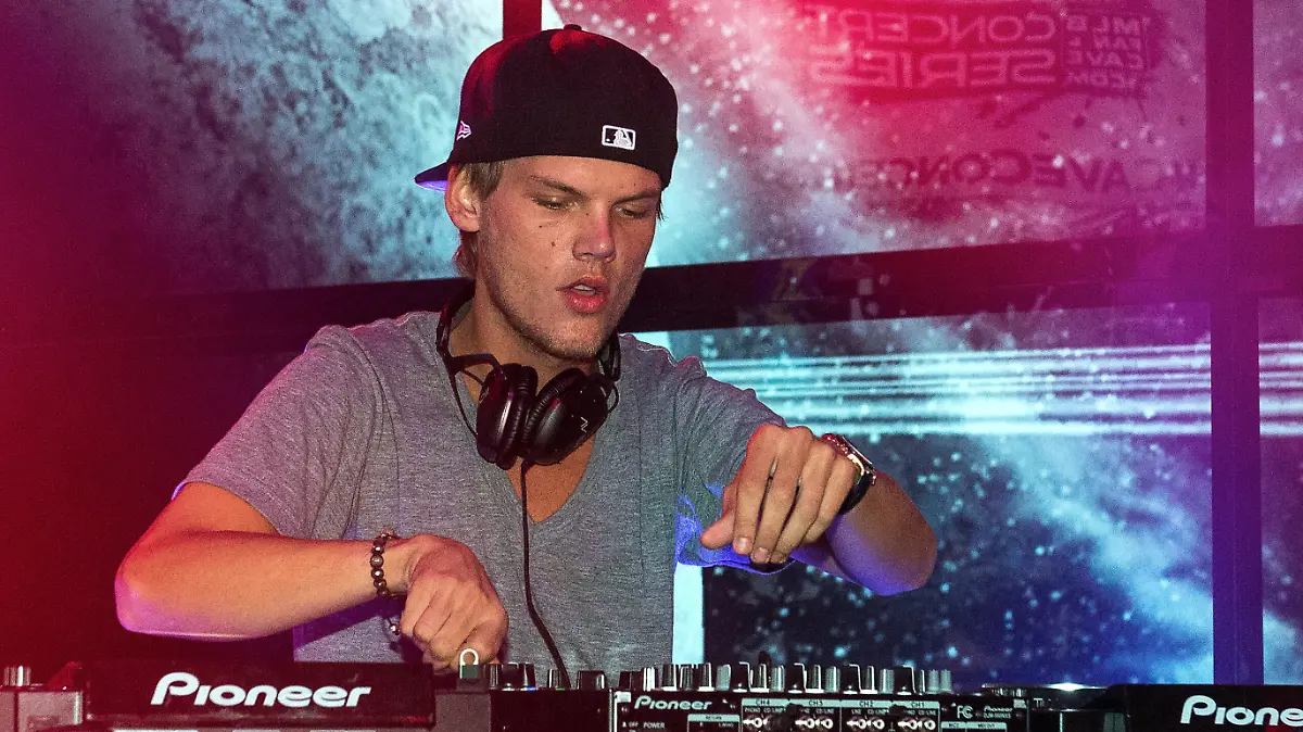 DJ-AVICII-MUSICA ELECTRÓNICA