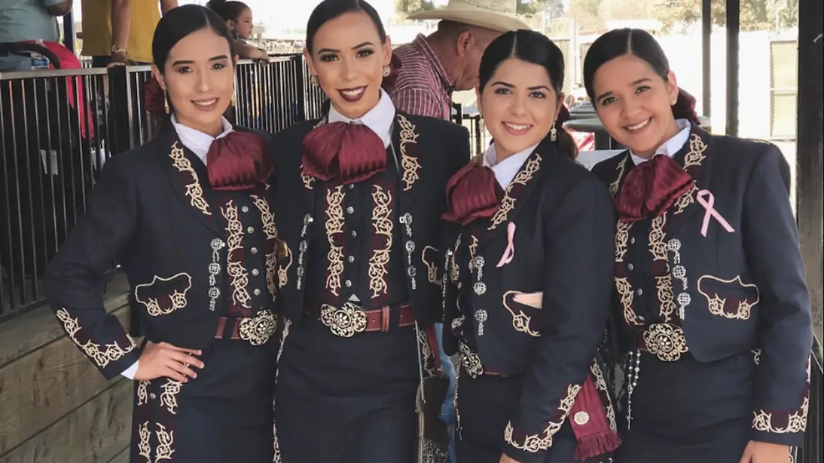MUJERES-MARIACHI-TRAJE
