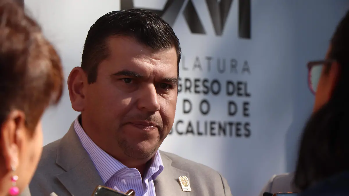 DIPUTADO ADÁN VALDIVIA 