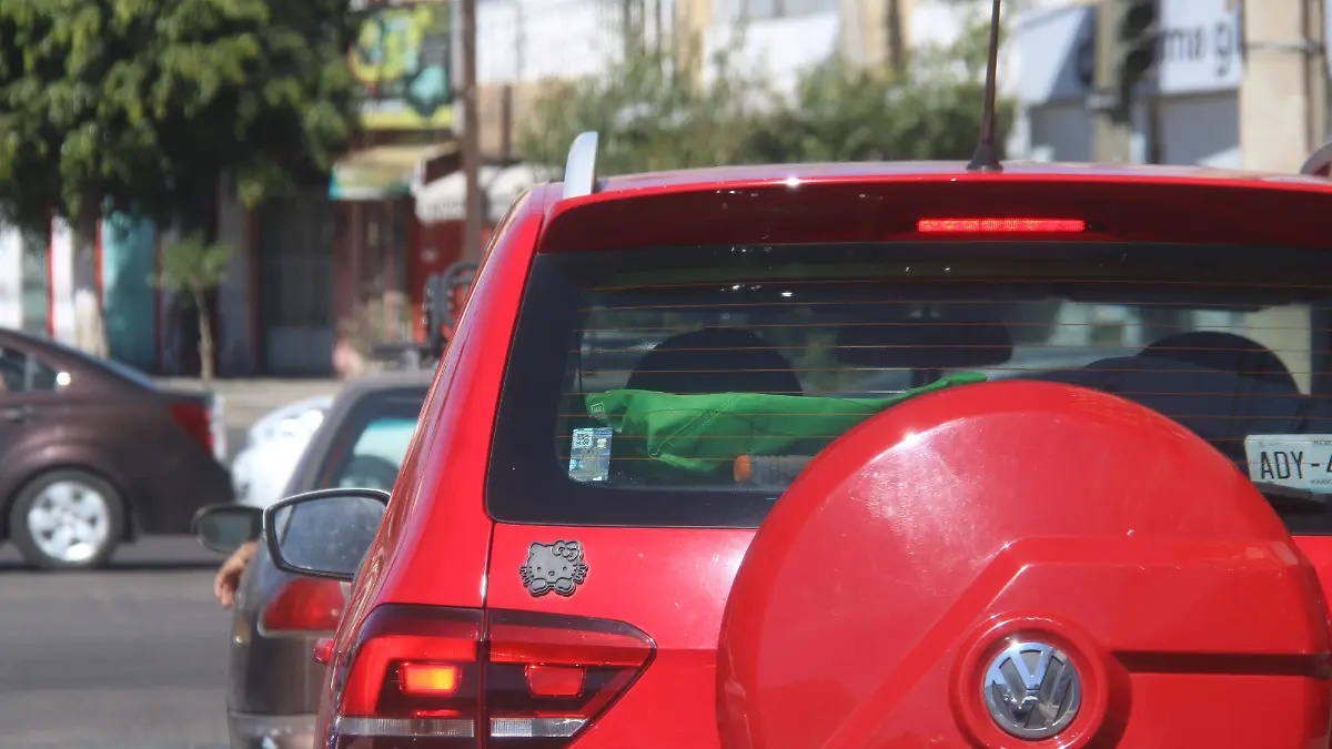 AUTOMÓVIL-COCHE-CARRO