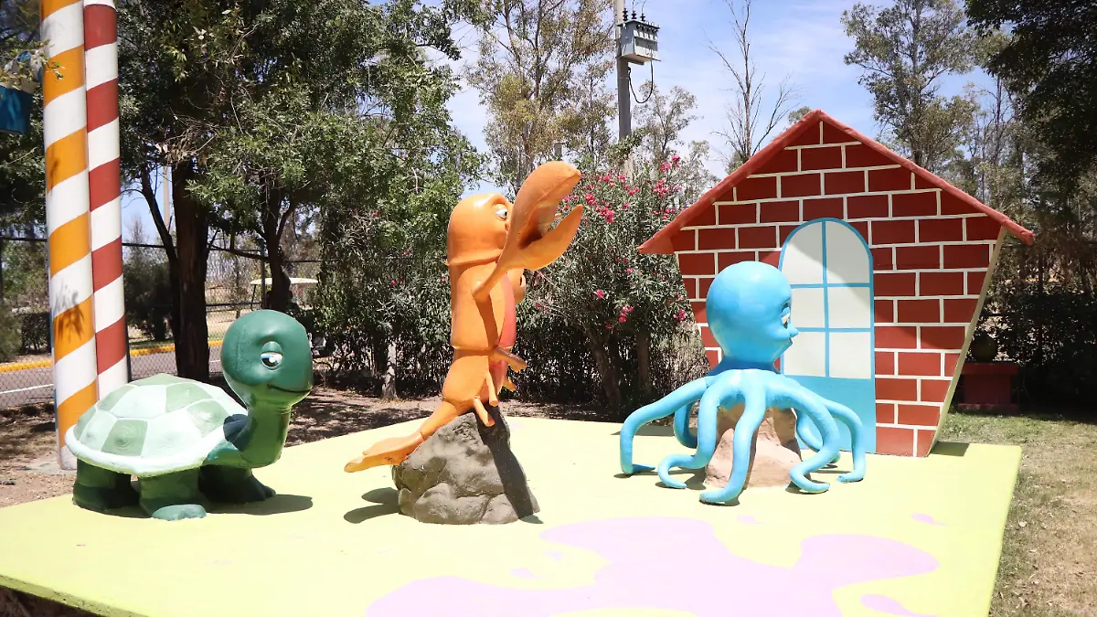 CRI-CRI-MUNDO-PARQUE RODOLFO LANDEROS