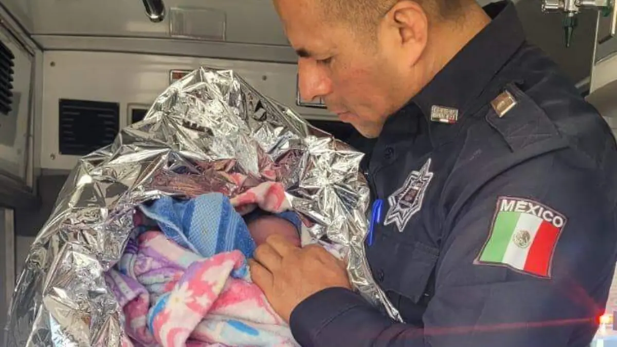 PARTO-POLICÍA-APOYO