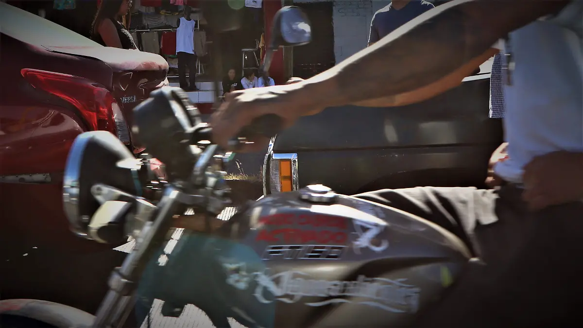 MOTOCICLISTAS-EXCESO DE RUIDO