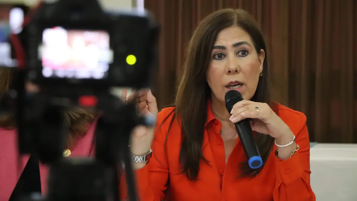 PATRICIA MUÑOZ DE LEÓN