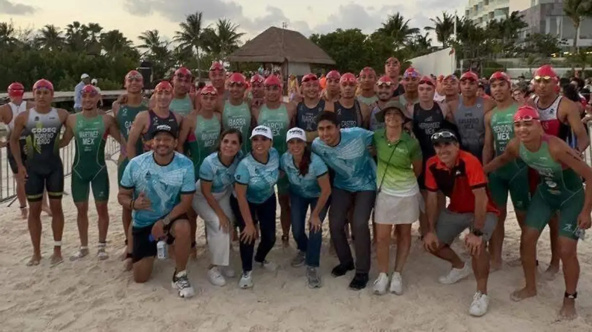 ATLETAS-TRIATLÓN-COMPETENCIA