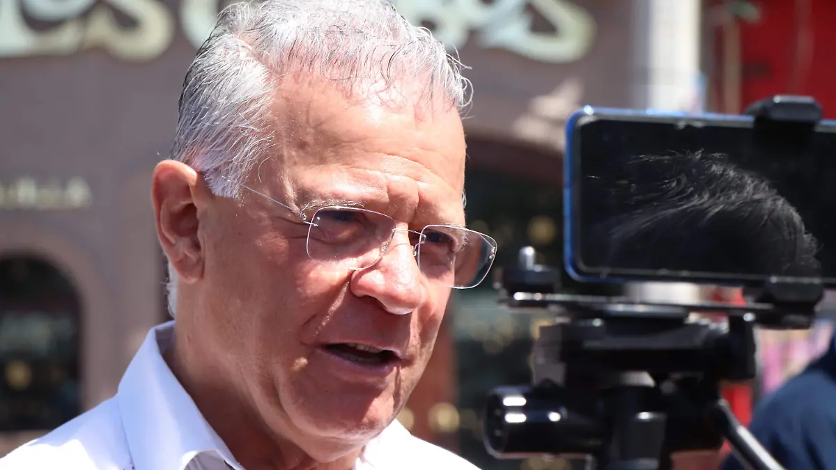 PAQUIN-JOSE ÁNGEL GONZÁLEZ