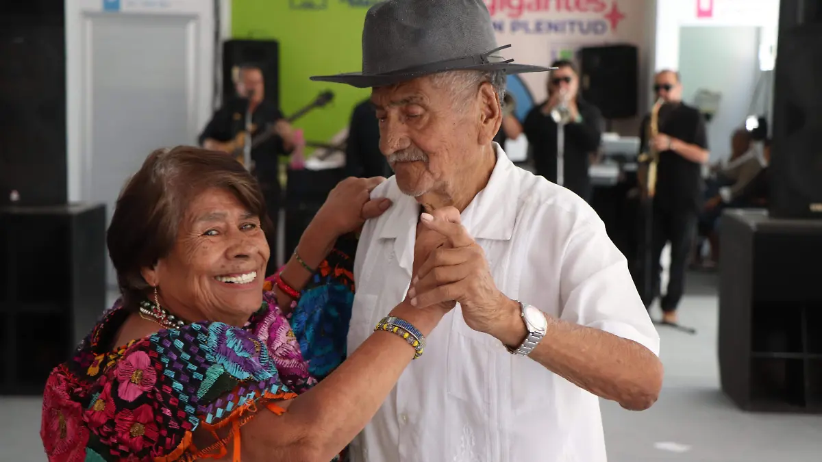 TERRAZA-DANZÓN-ADULTOS MAYORES