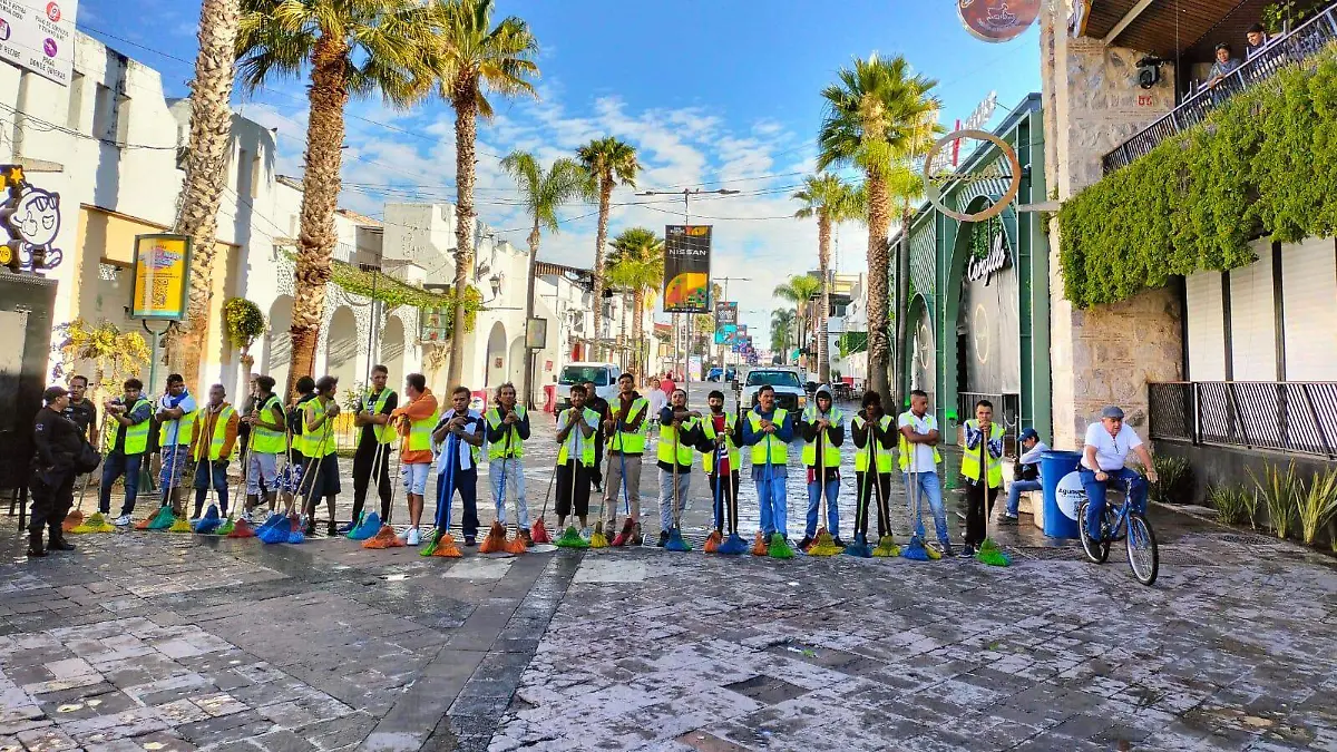 DETENIDOS-LIMPIEZA COMUNITARIA