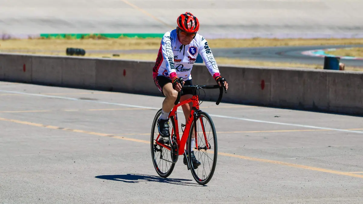 CICLISTA-VÍCTOR ELJURE