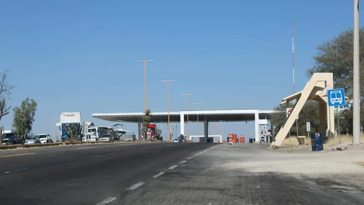 PUERTA DE ACCESO (4)