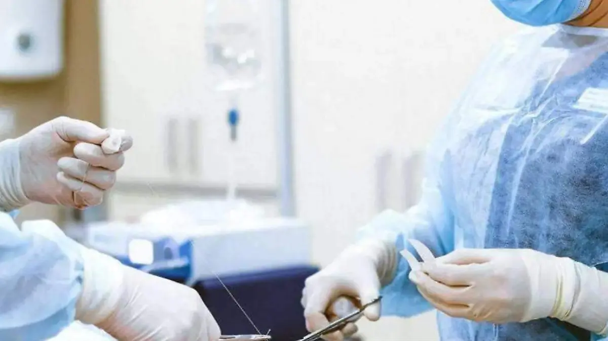 CIRUJANOS FALSOS-PLÁSTICOS-DOCTORES