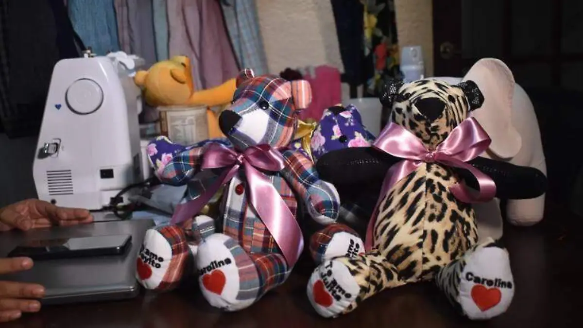 Los ositos para no olvidar están hechos con prendas de seres queridos fallecidos