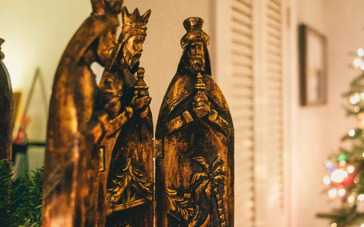 pexels-jonathan-meyer-1597584