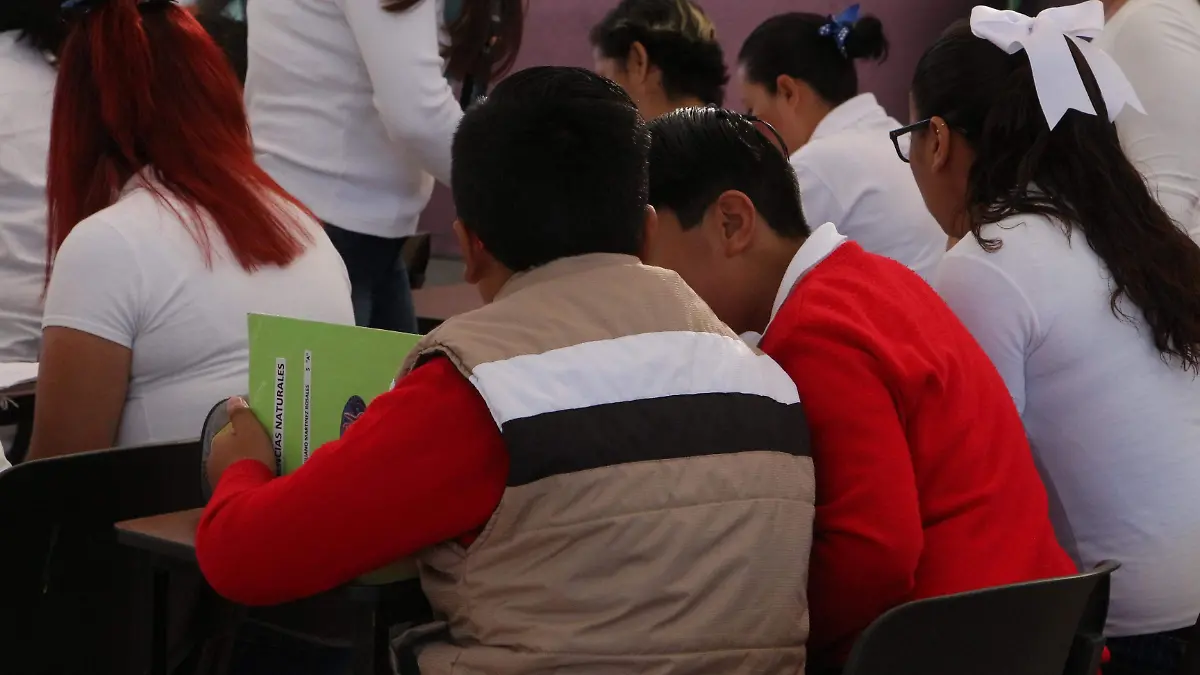 ESTUDIANTES-ESCUELA-CLASES