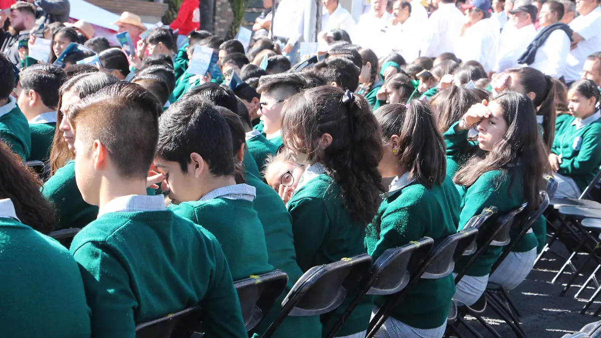 ESTUDIANTES (4)