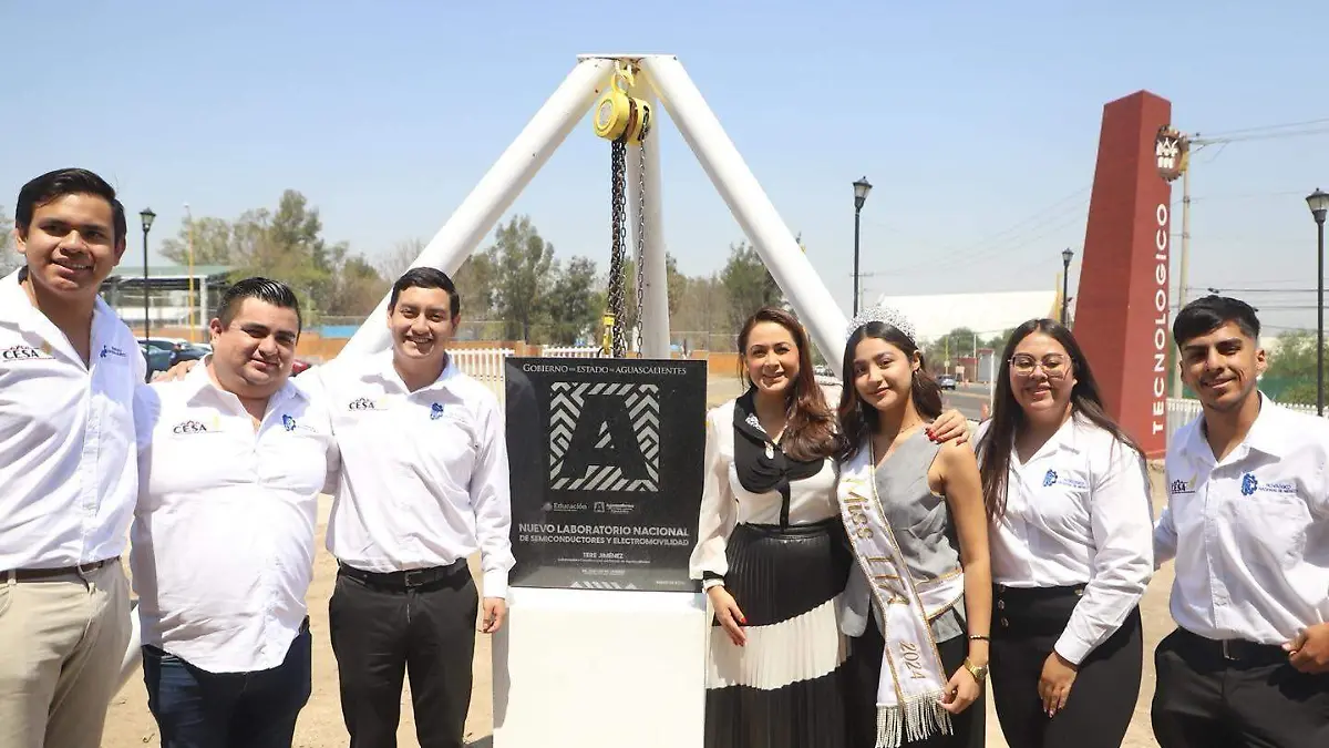 PRIMERA PIEDRA-SEMICONDUCTORES-LAB