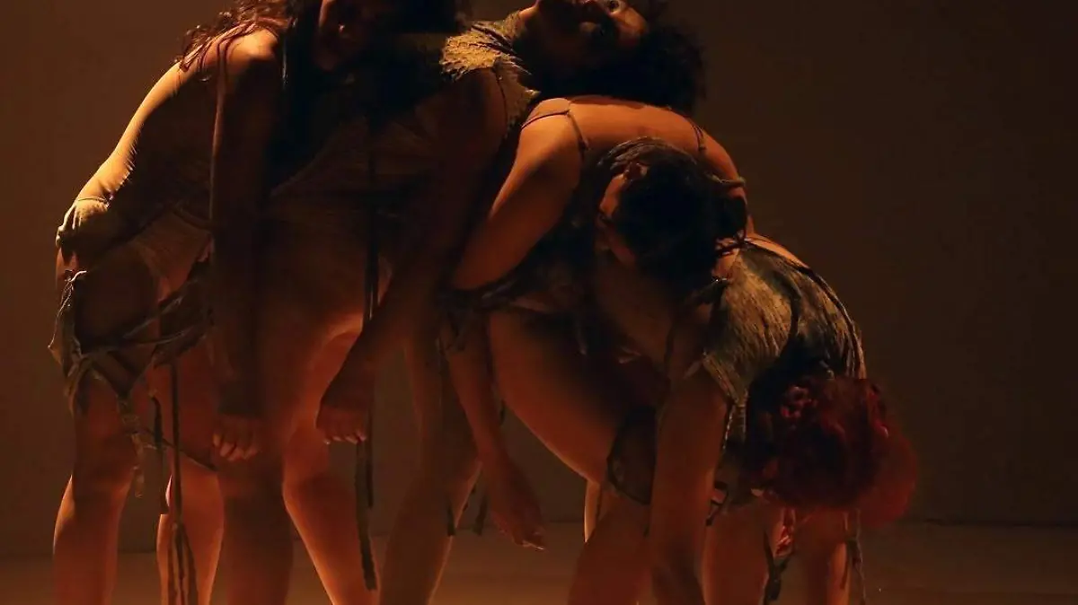 HOGAR ESPEJO-ARTES-COMUNIDAD