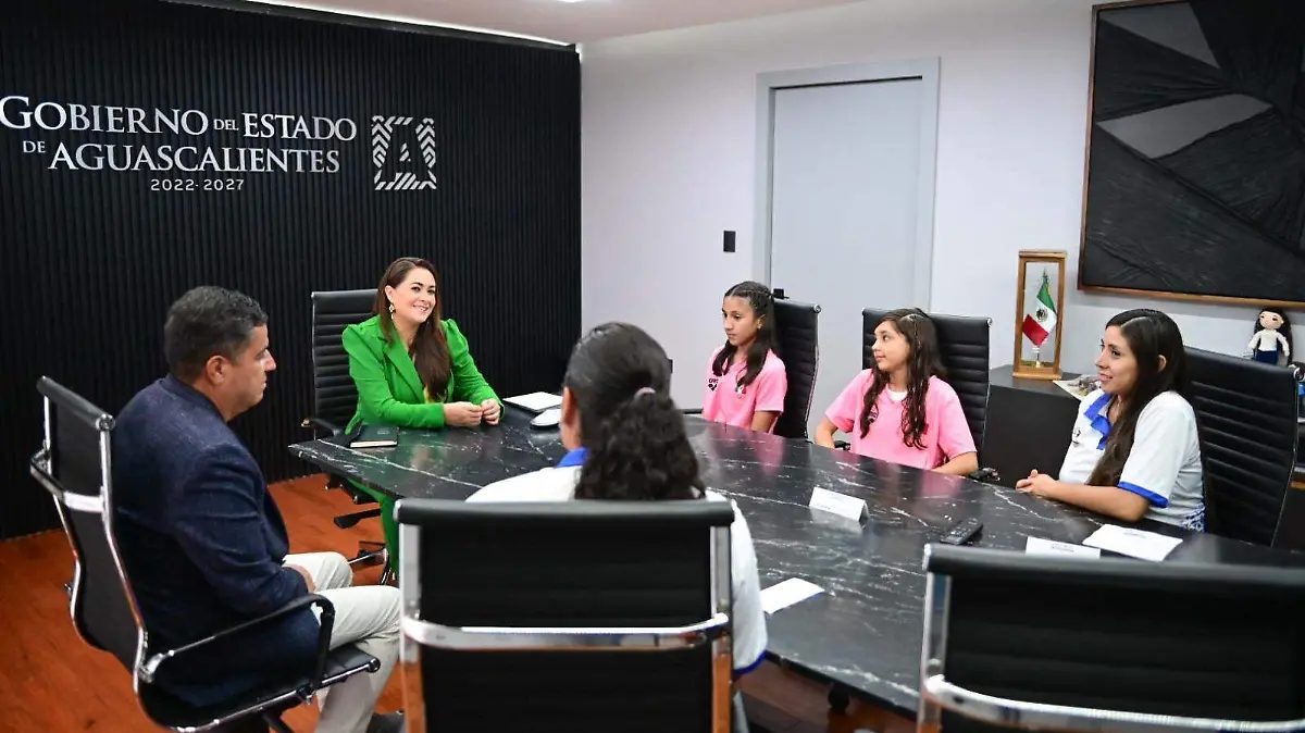 NADADORAS-RECONOCIMIENTO-TORNEO