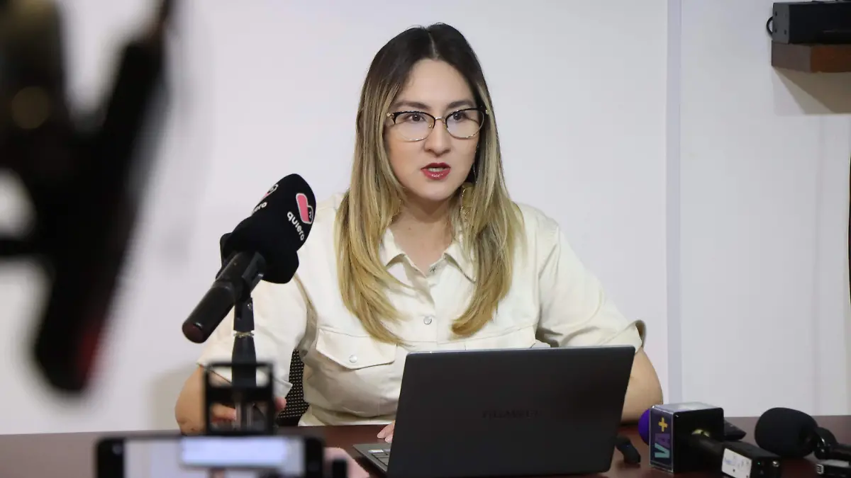 ECONOMISTAS-DAFNE VIRAMONTES