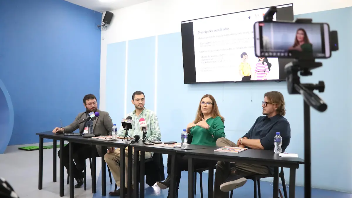 INVESTIGADORES-ESTUDIANTES-JÓVENES-NIÑOS