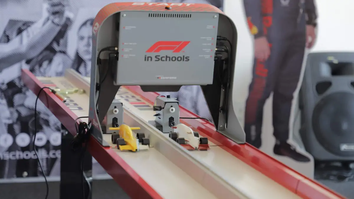 ROBOT-PEQUEÑOS GIGANTES