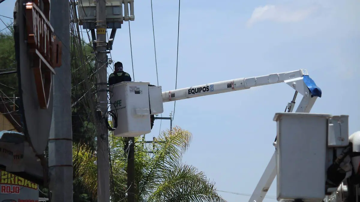 LUZ-EXPLOSIÓN-TRANSFORMADOR