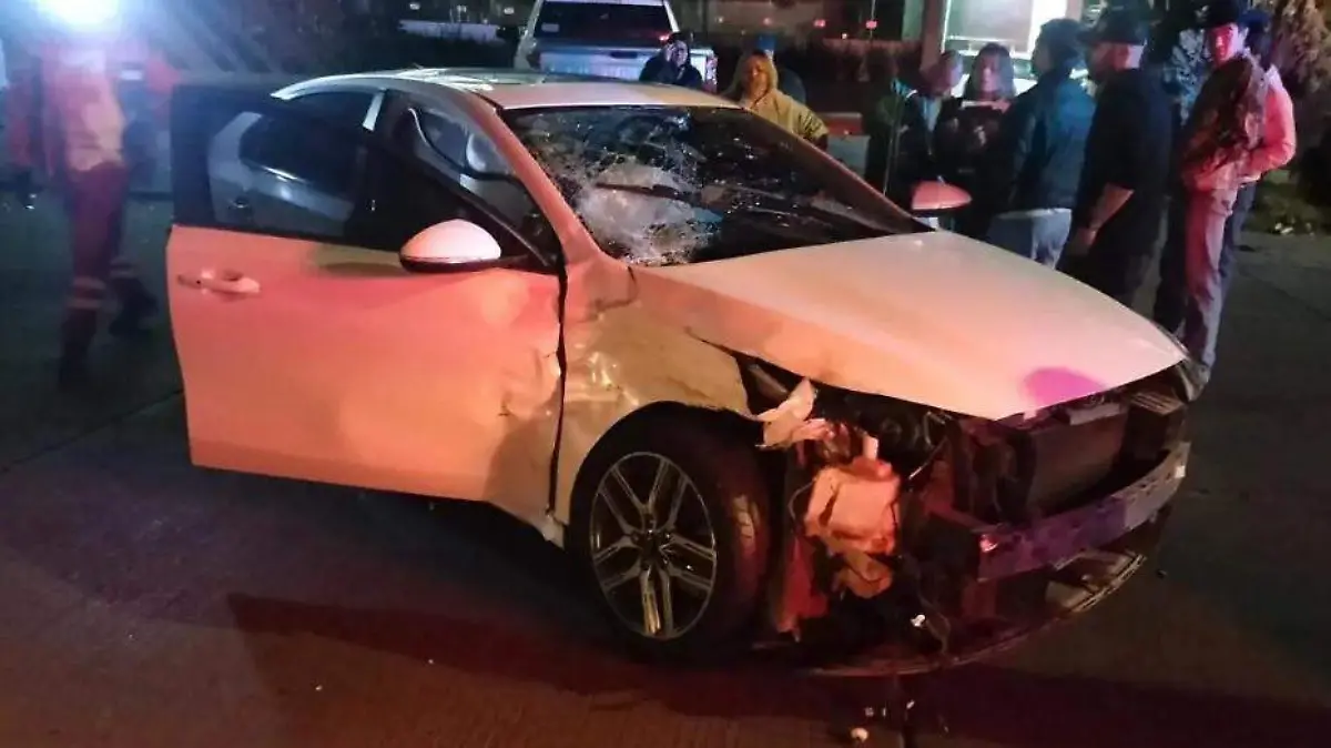 CARRO CHOCADO-POLIZA DE SEGURO