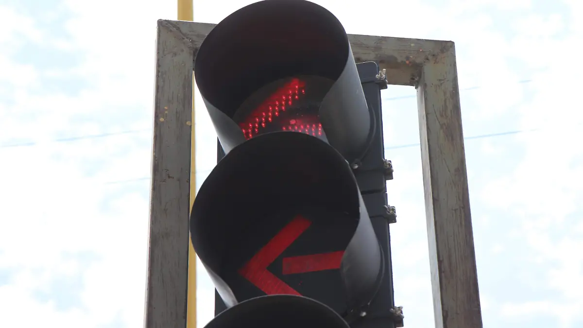 SEMAFORO-VIALIDAD-CALLES