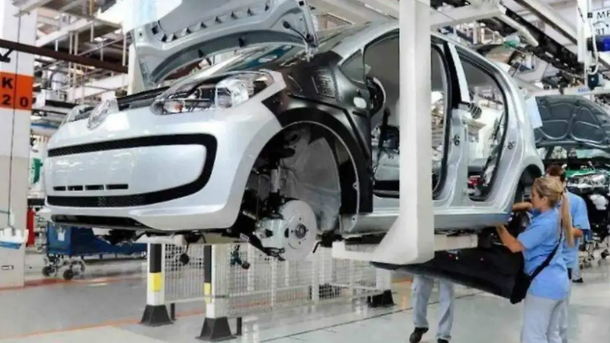 INDUSTRIA AUTOMOTRIZ-TRABAJADORES