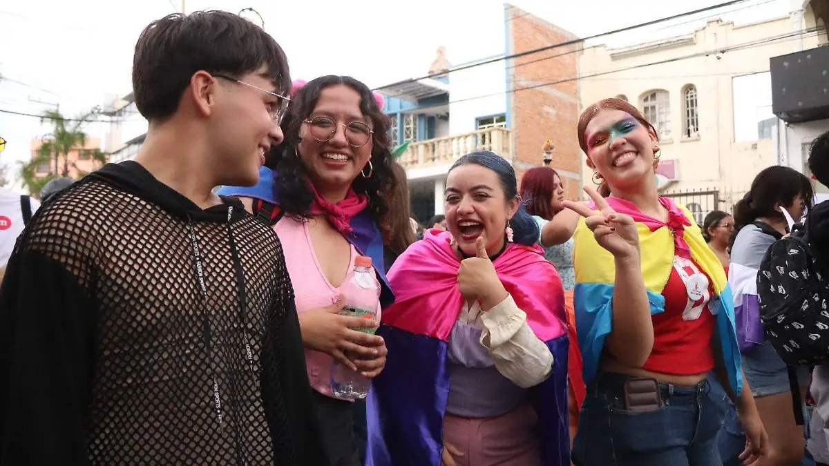 GENTE FELIZ YELLOW DAY