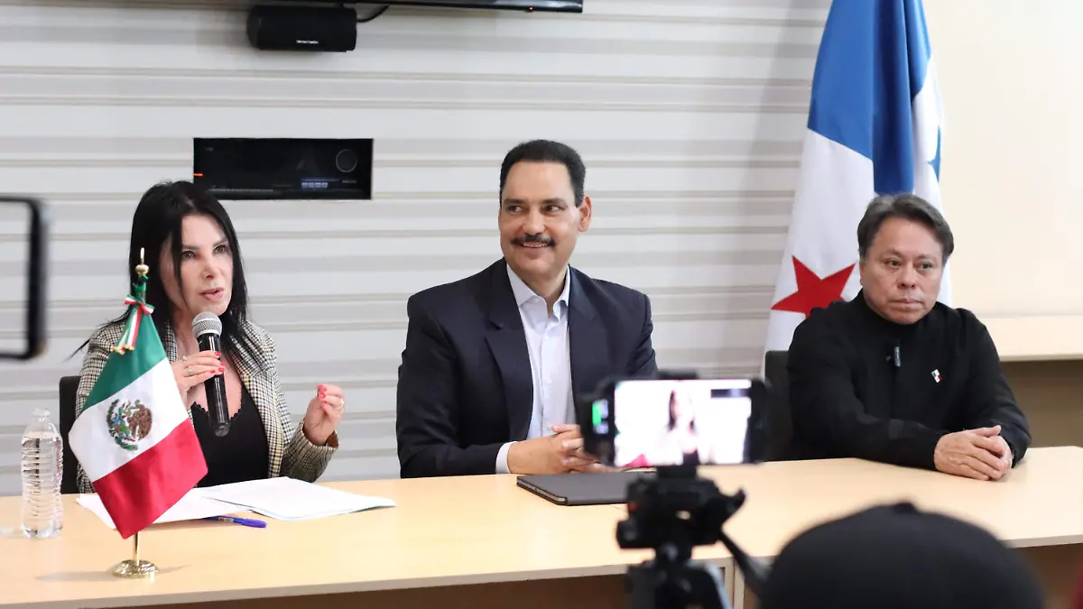 SENADOR AGS Y EMBAJADOR PANAMÁ